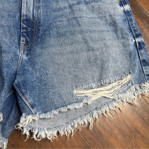 Zara Distressed Denim Jean Shorts - Picture 4 of 6